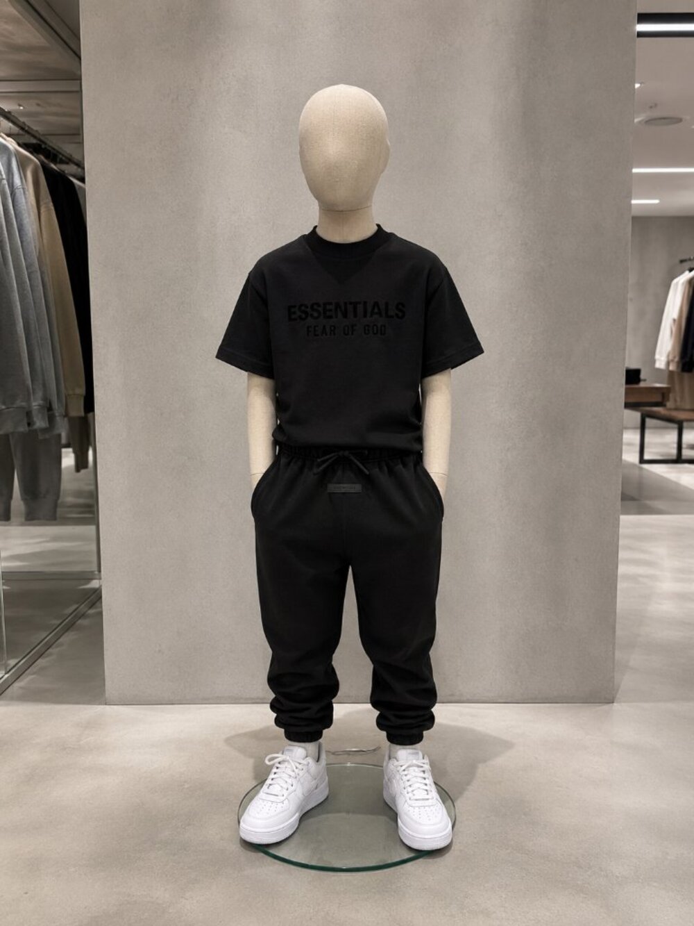 ESSENTIALS KIDS SWEATPANTS AND A T-SHIRT